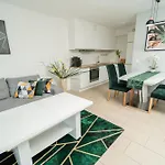Apartview Bukowa Iii By Rent Like 아파트호텔 4*